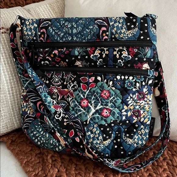 Vera Bradley Enchantment Paisley Triple Zip Hipster Crossbody Quilted Bag - Picture 7 of 7